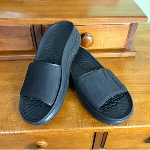Vionic unisex Rejuvenate Recovery slide sandal Black men 8.5 women 10 flip flops